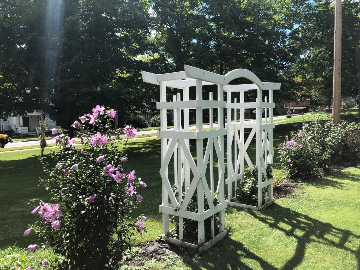 Stamford Gables Bed And Breakfast Exterior photo